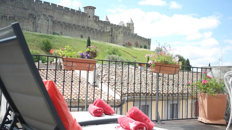 Chambre d'hôtes avec terrasse et vue sur la cité de Carcassonne